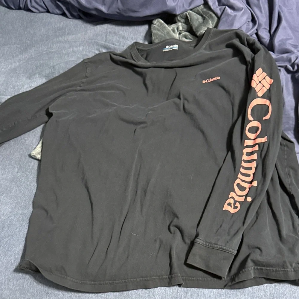 Columbia women’s Black and pink Long Sleeve Tee - Picture 6 of 6